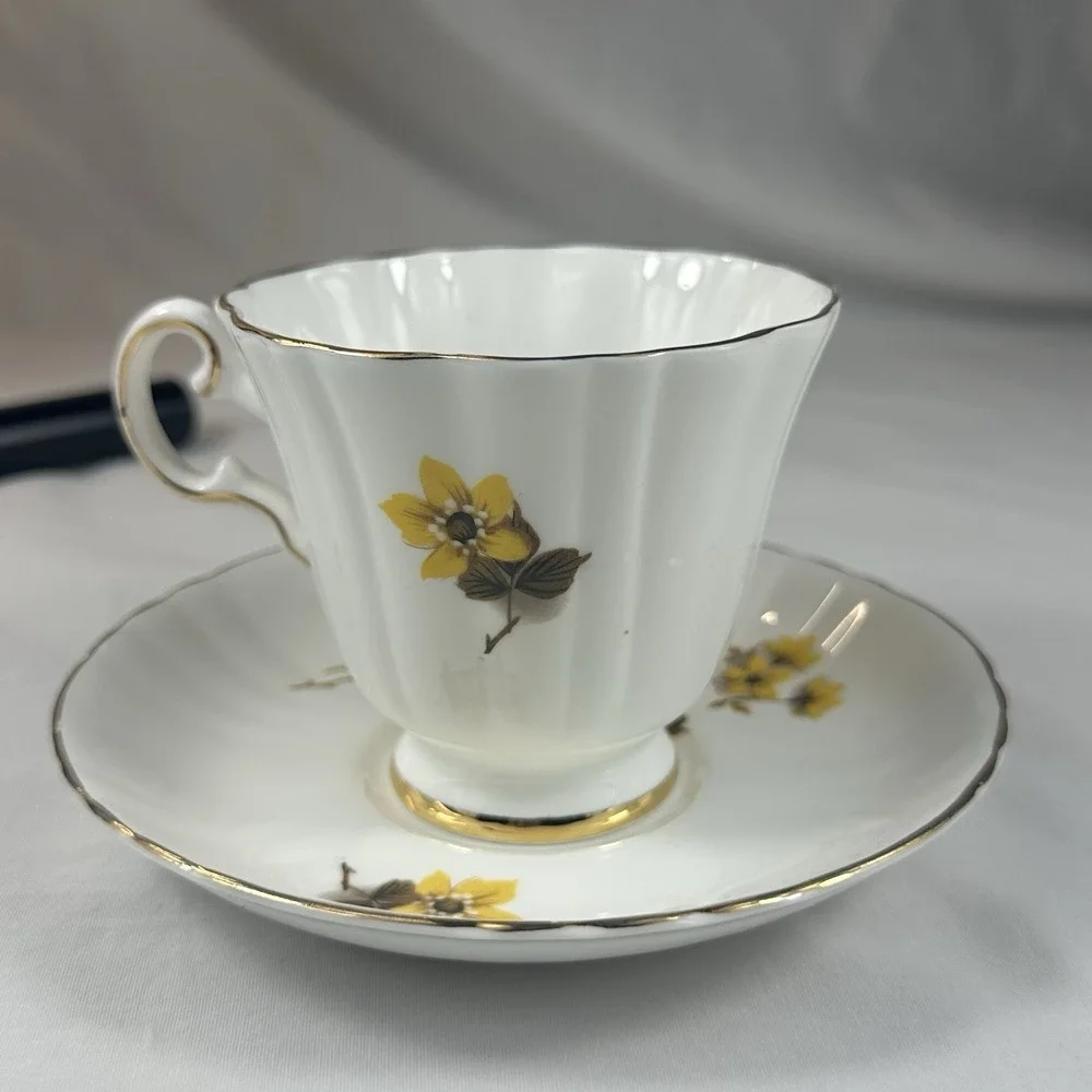 Royal Grafton Teacup And Saucer‎ Yellow Roses Bone China Made In England